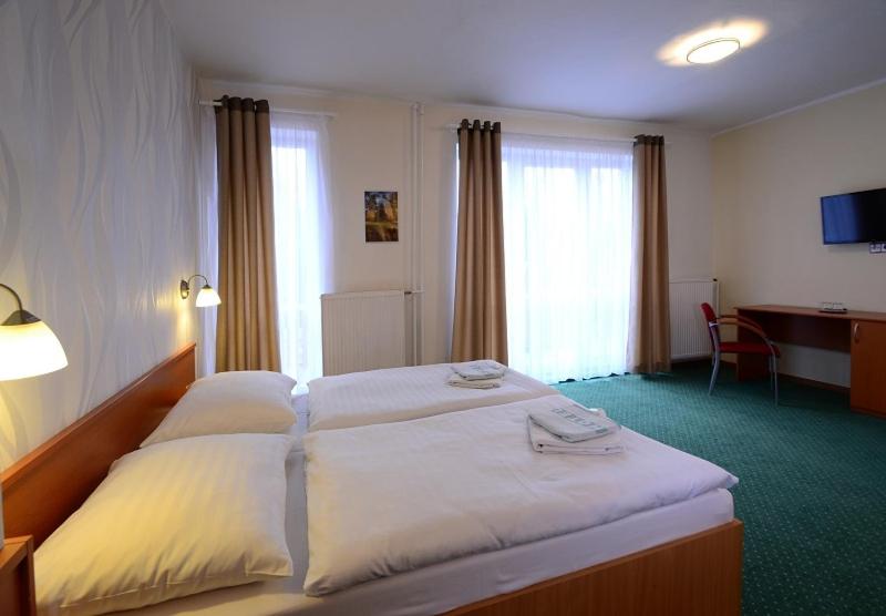 Postel nebo postele na pokoji v ubytování Hotel KRYŠTOF