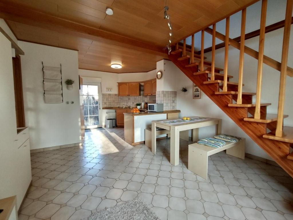 Η κουζίνα ή μικρή κουζίνα στο Ferienwohnung am Krayenberg