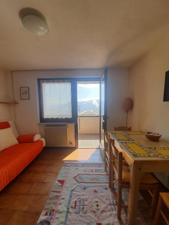 A seating area at Apartment San Giacomo - Brentonico