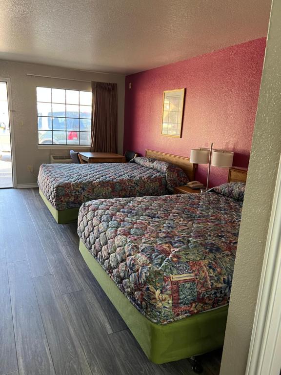 COUNTRY INN MOTEL - Habitación De La Reina