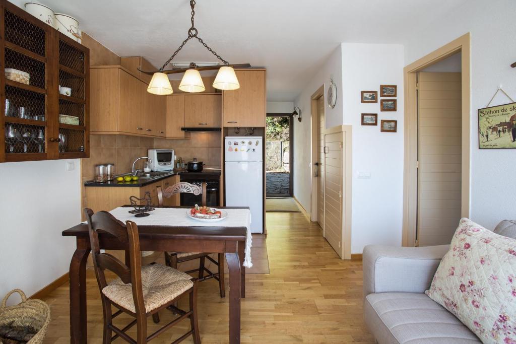 A kitchen or kitchenette at Ca la Manet