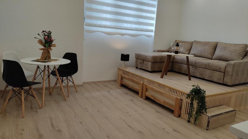 Posezení v ubytování Studio Apartment - A Bit Of Joy