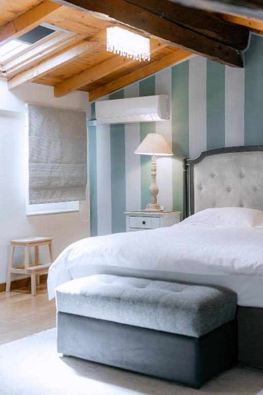 
Deluxe Double Room with Castle View
