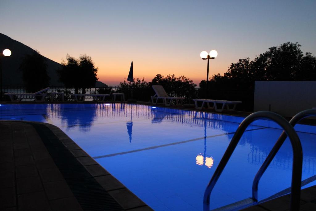 Бассейн в Hotel Philoxenia или поблизости