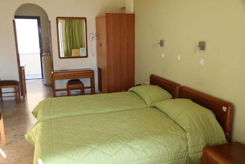Кровать или кровати в номере Hotel Philoxenia