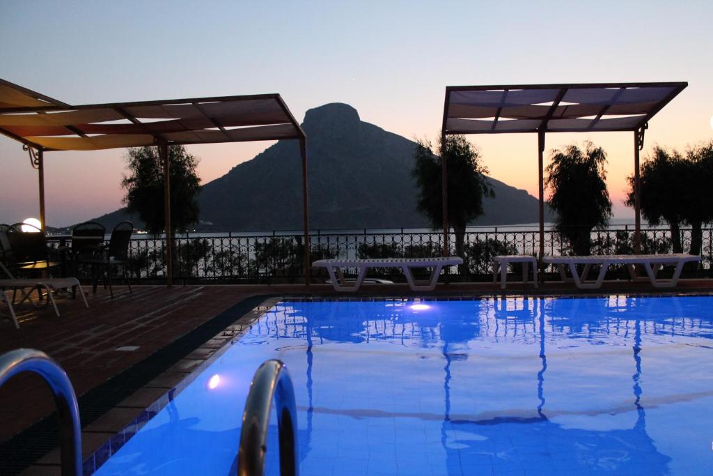 Бассейн в Hotel Philoxenia или поблизости