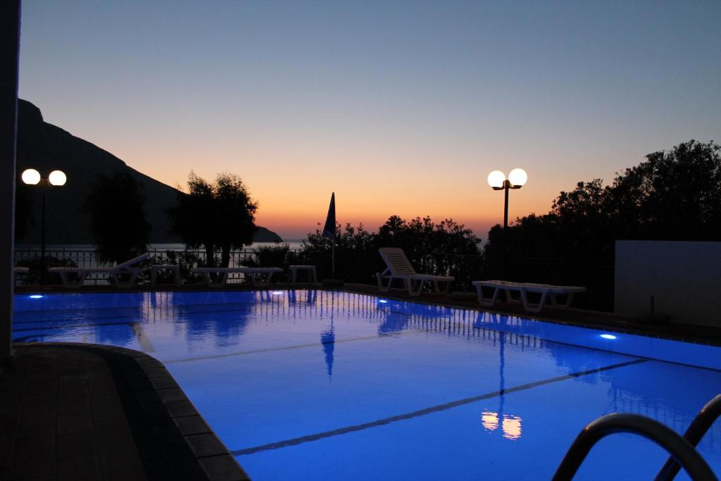 Бассейн в Hotel Philoxenia или поблизости