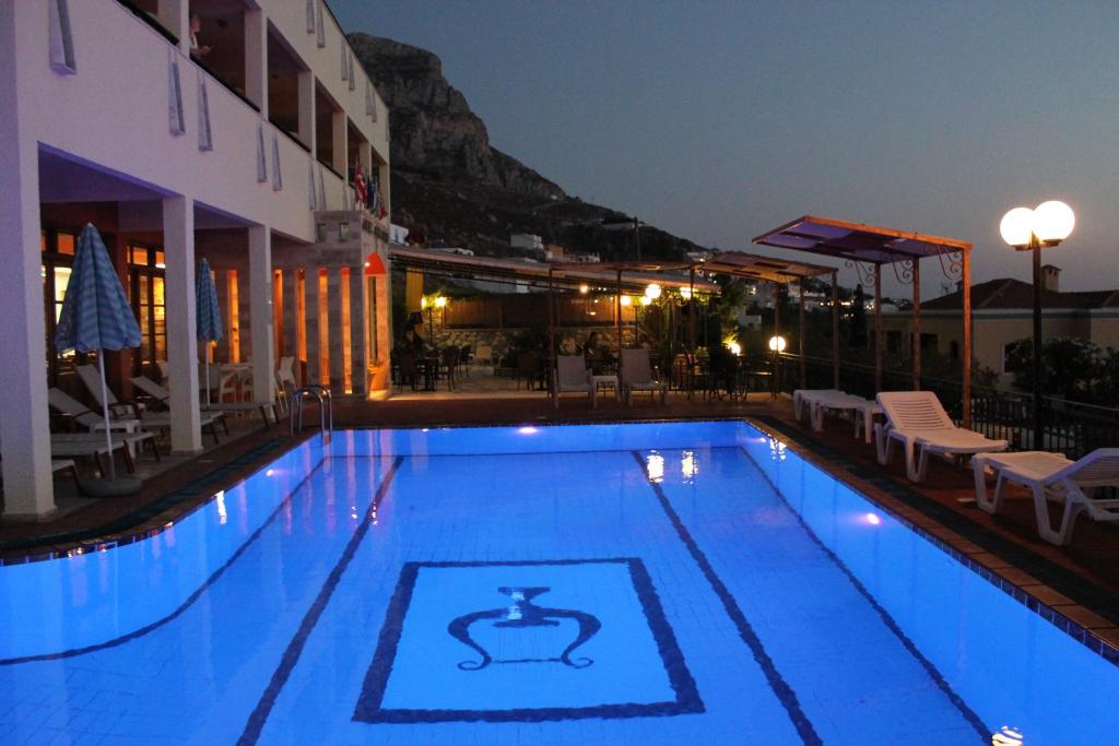 Бассейн в Hotel Philoxenia или поблизости