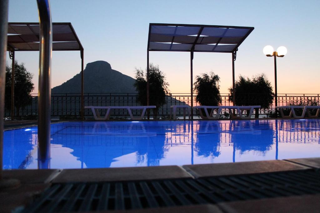 Бассейн в Hotel Philoxenia или поблизости