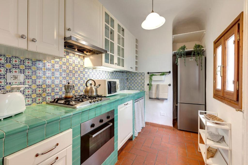 Kuchnia lub aneks kuchenny w obiekcie Maddalena Apartment by Mamo Florence