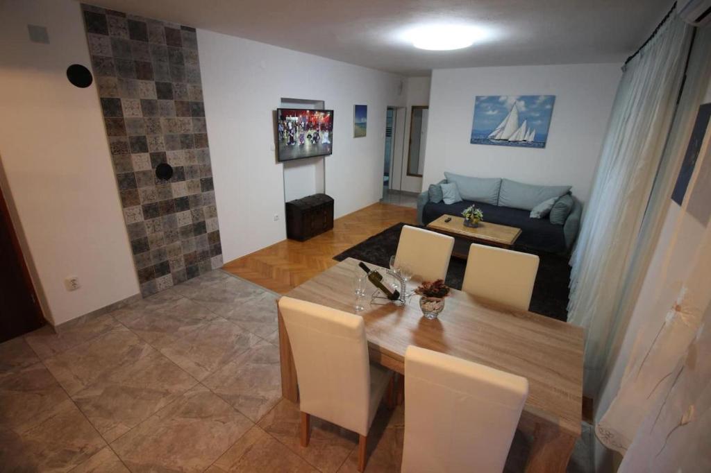 Posedenie v ubytovaní Moderan apartman u blizini mora