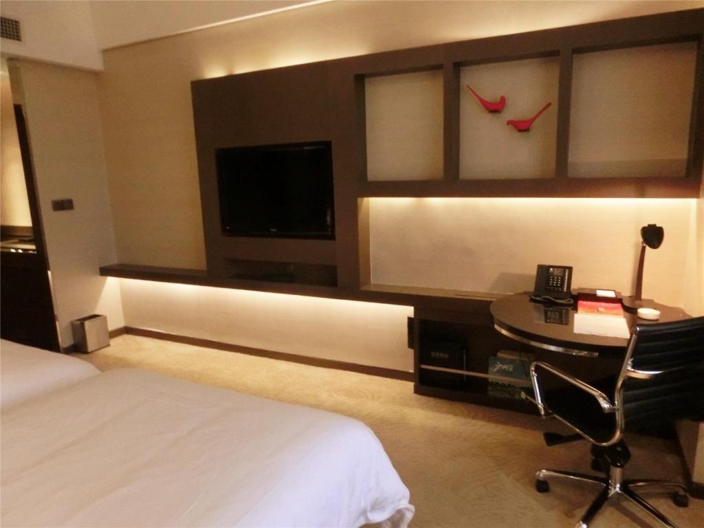TV a/nebo společenská místnost v ubytování Guangzhou Baiyun Hotel