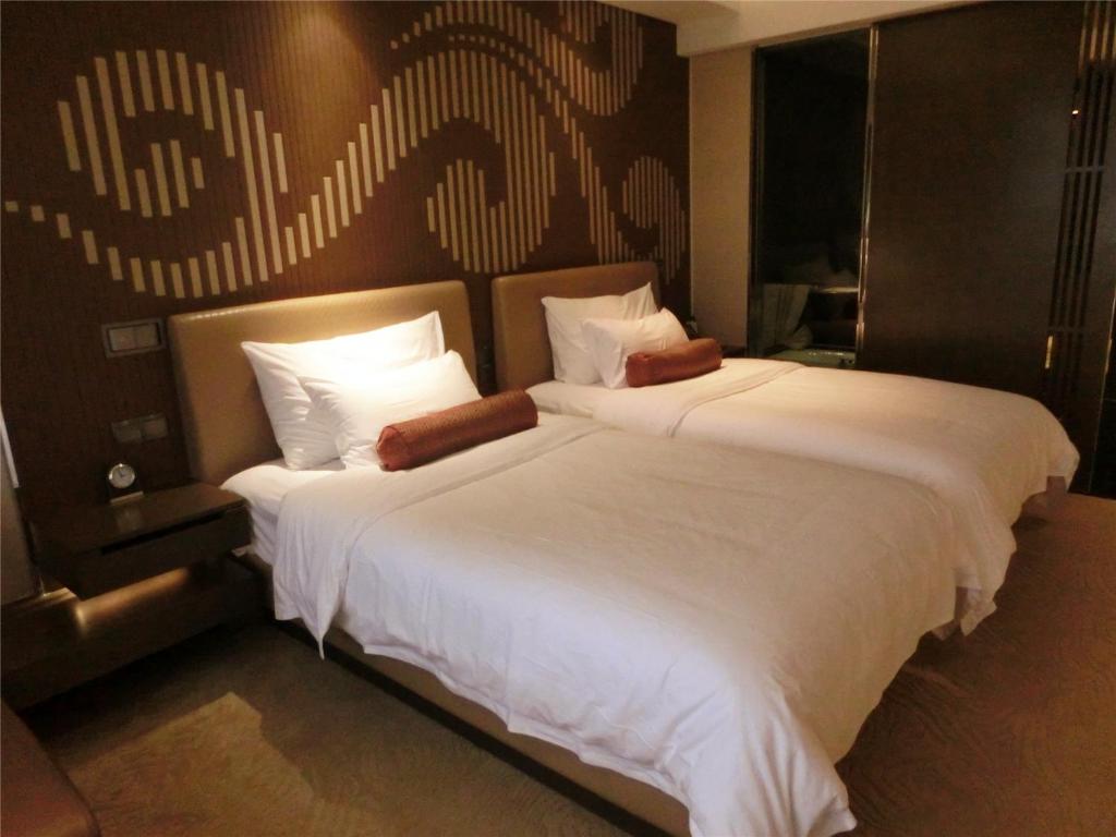 Postel nebo postele na pokoji v ubytování Guangzhou Baiyun Hotel