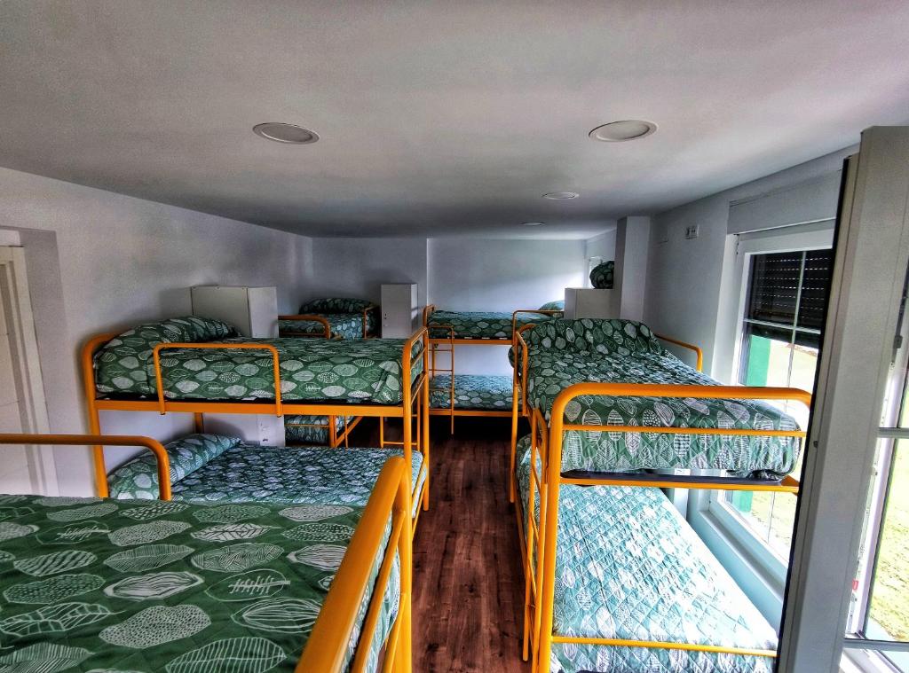 Postel nebo postele na pokoji v ubytování Albergue de Santullán