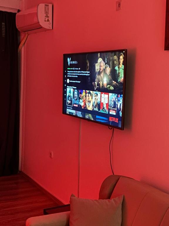 TV a/nebo společenská místnost v ubytování ZANI Hostel
