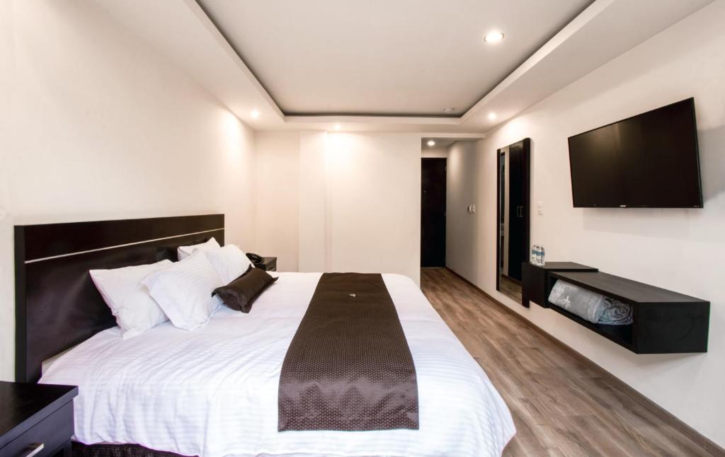 Postel nebo postele na pokoji v ubytování Sendero Hotel