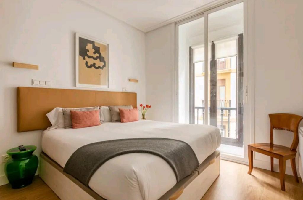 Posteľ alebo postele v izbe v ubytovaní Piso en el Corazón de San Sebastián with AC License ESS00262