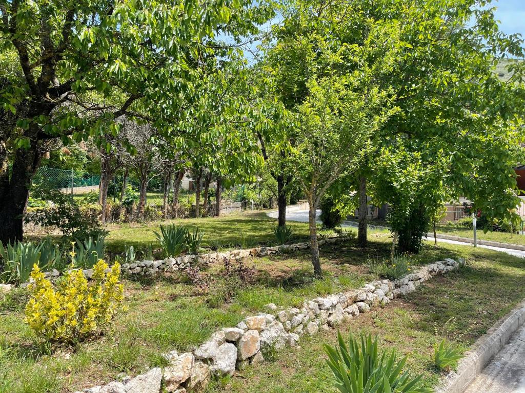 Vonkajšia záhrada v ubytovaní Villa Marchionni