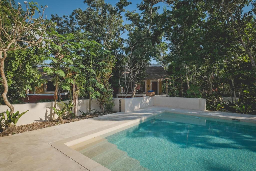 Bazen u objektu Wakax Hacienda - Cenote & Boutique Hotel - Small Luxury Hotels of the World ili u blizini