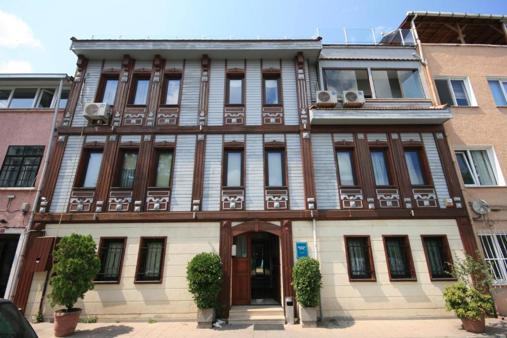 The facade or entrance of Mangana Konak Hotel