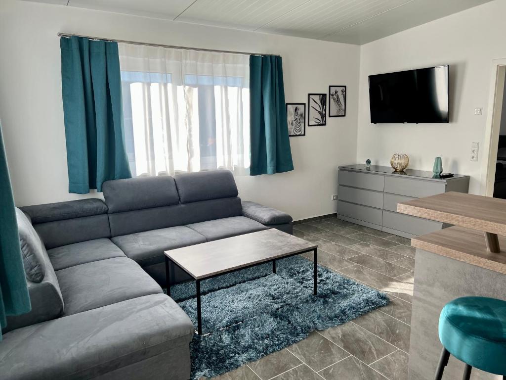 a living room with a couch and a table at Pension Hanisch in Buch