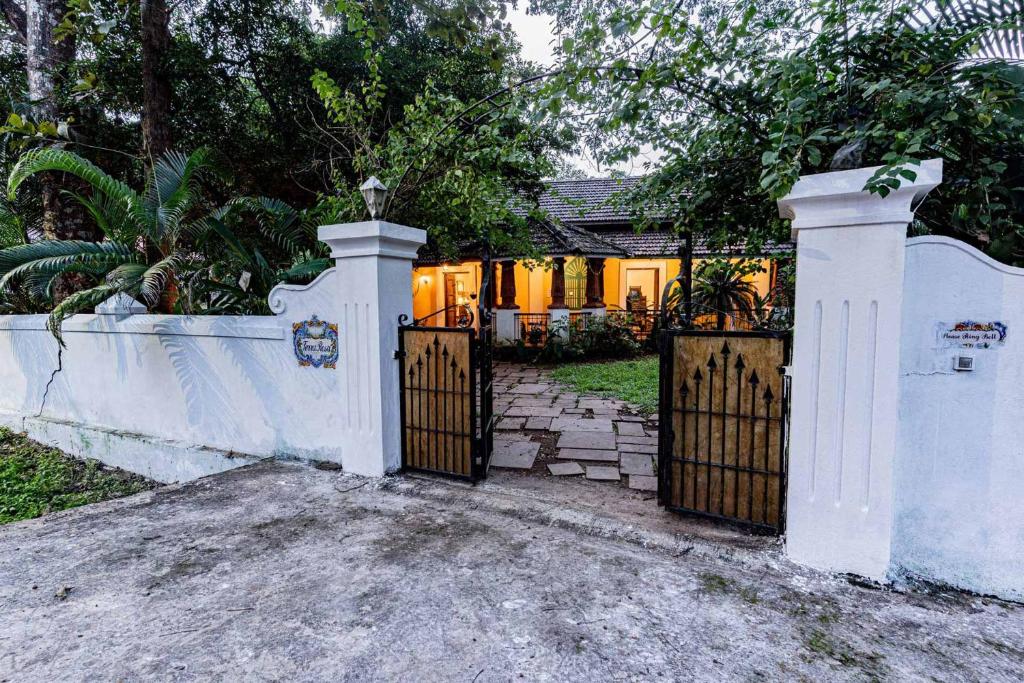 Zahrada ubytování StayVista at Terra Rosa - Pet Friendly Villa