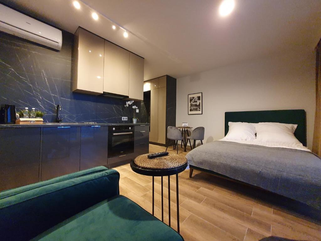 APARTAMENT W CHMURACH- 15 PIĘTRO OSIEDLE TYSIĄCLECIA- parking w hali garażowej, wielki taras z widokiem na zachód słońca - 1