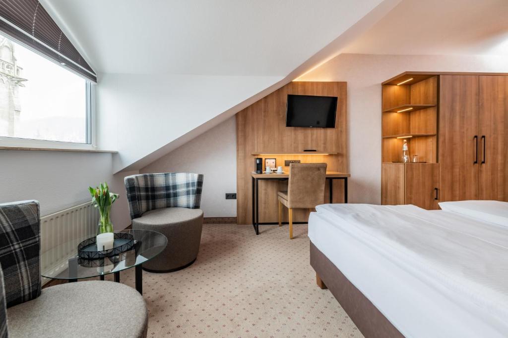 Postel nebo postele na pokoji v ubytování Göbel's Sophien Hotel