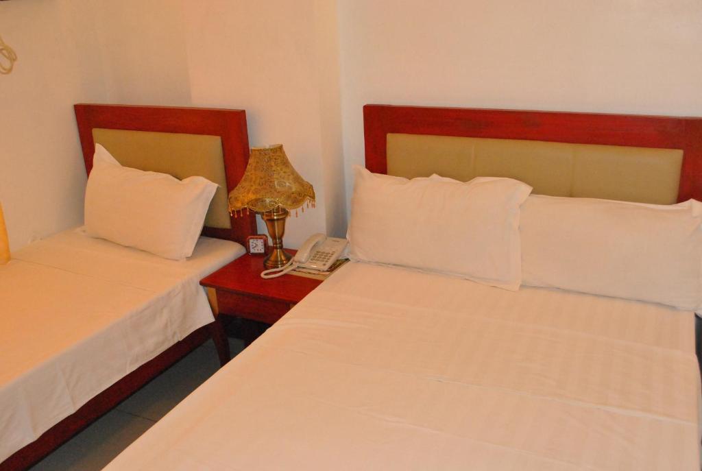 Postel nebo postele na pokoji v ubytování Dragon Home Inn