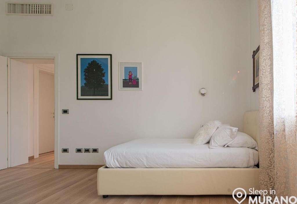 Postel nebo postele na pokoji v ubytování The VIEW Apartment, MURANO island