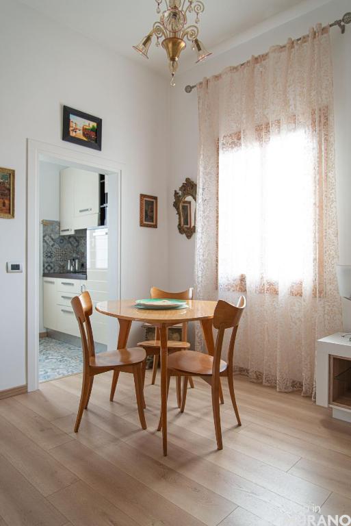TV a/nebo společenská místnost v ubytování The VIEW Apartment, MURANO island