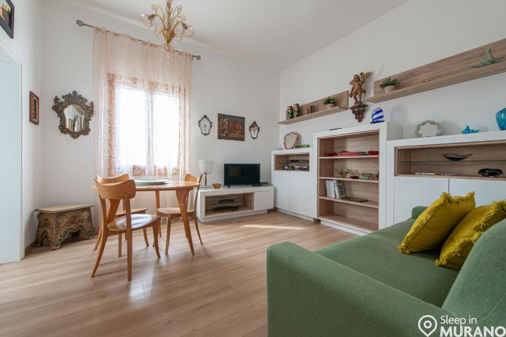 TV a/nebo společenská místnost v ubytování The VIEW Apartment, MURANO island