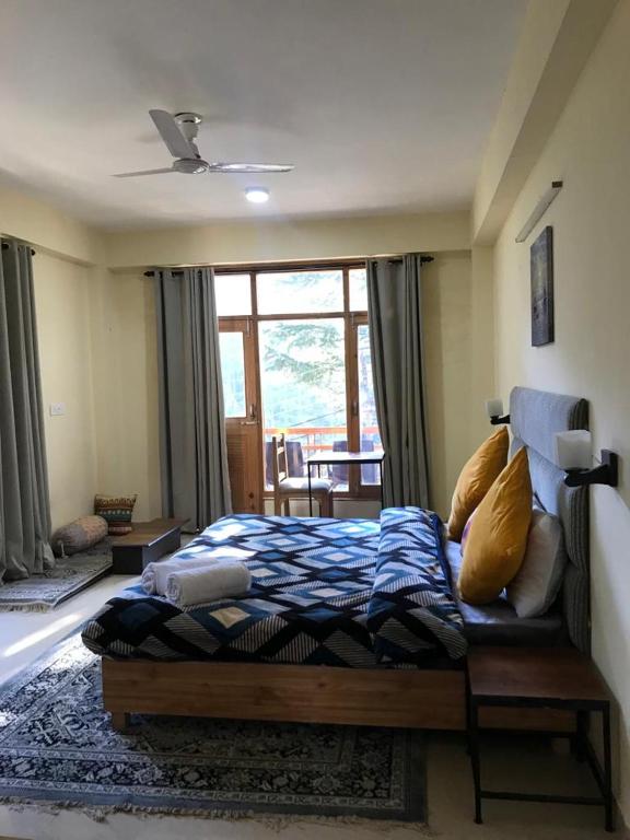 Postel nebo postele na pokoji v ubytování Getaway Stays Manali