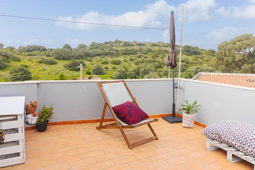 a room with a chair on a balcony with a view at Casa Oceano-Mar a vista in Raposeira