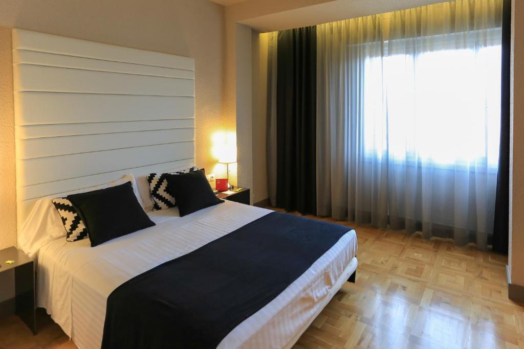 Postel nebo postele na pokoji v ubytování Habitus Hotel Leyre