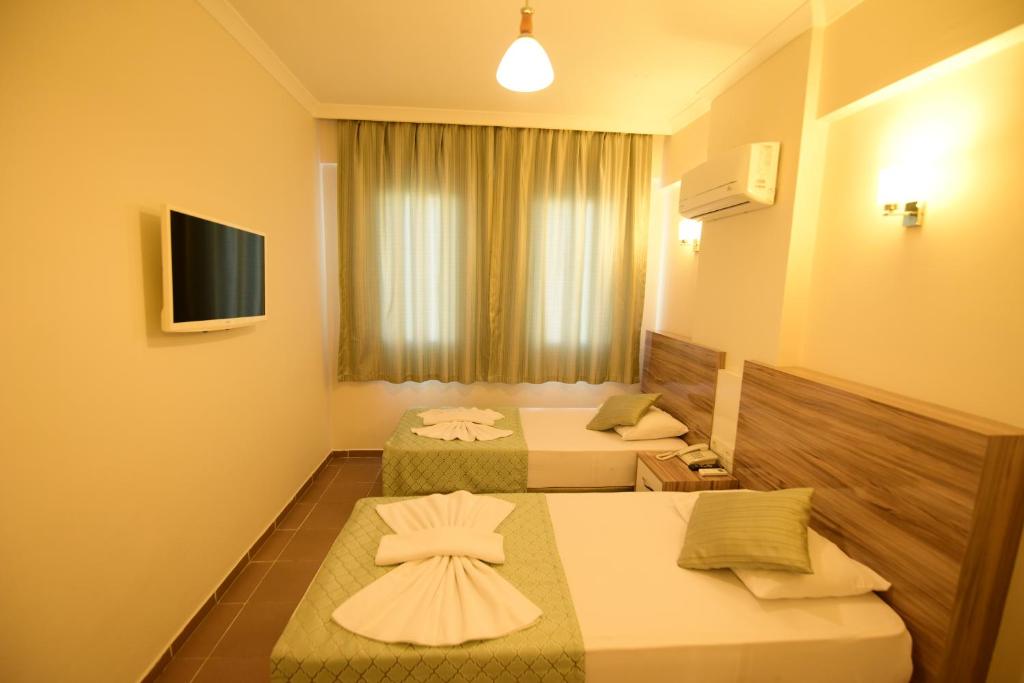 Postel nebo postele na pokoji v ubytování Narcis Apart Hotel