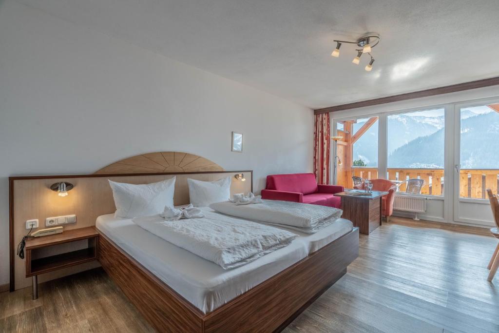 Postel nebo postele na pokoji v ubytování Hotel-Gasthof Andreas