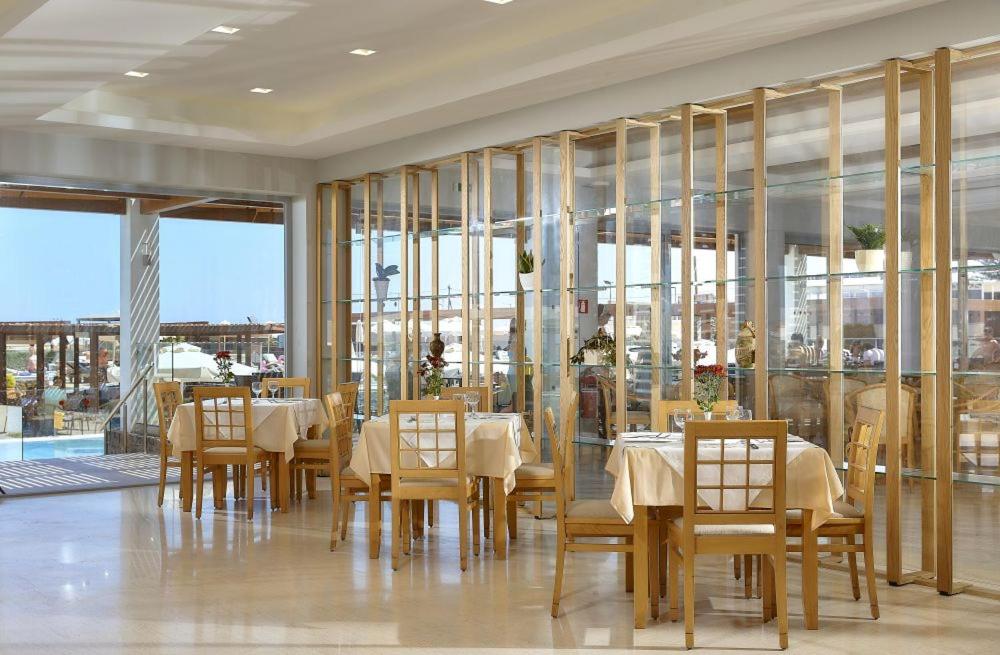 Restaurace v ubytování Astir Beach Hotel