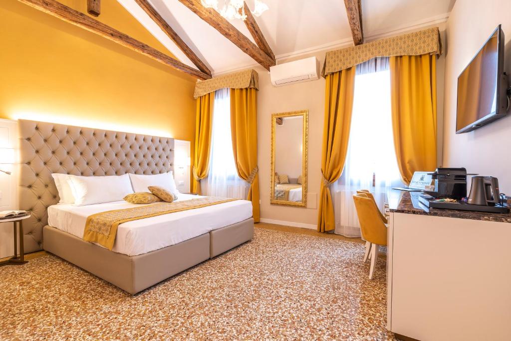 Posteľ alebo postele v izbe v ubytovaní Residenza La Duchessa Deluxe Rooms