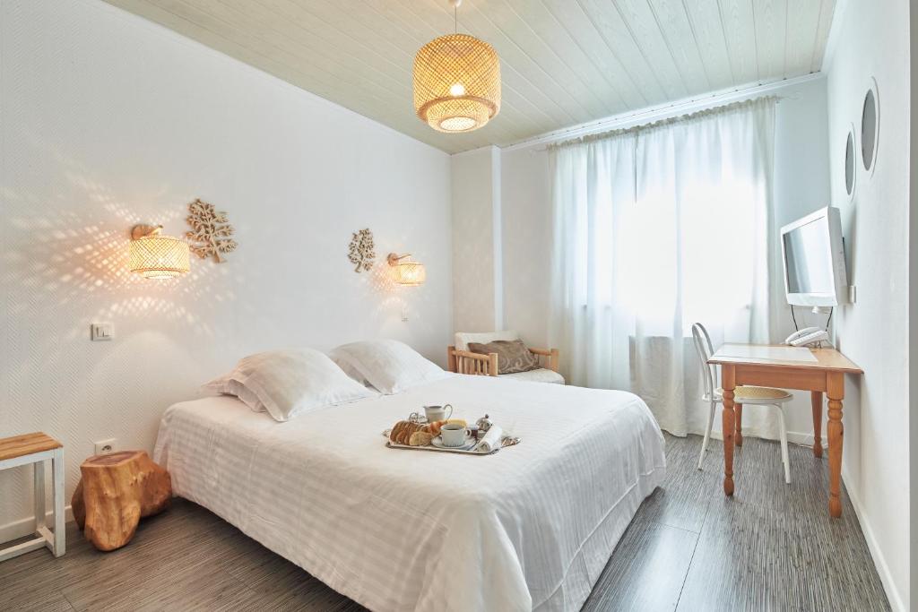Postel nebo postele na pokoji v ubytování Hôtel Restaurant Au Cygne