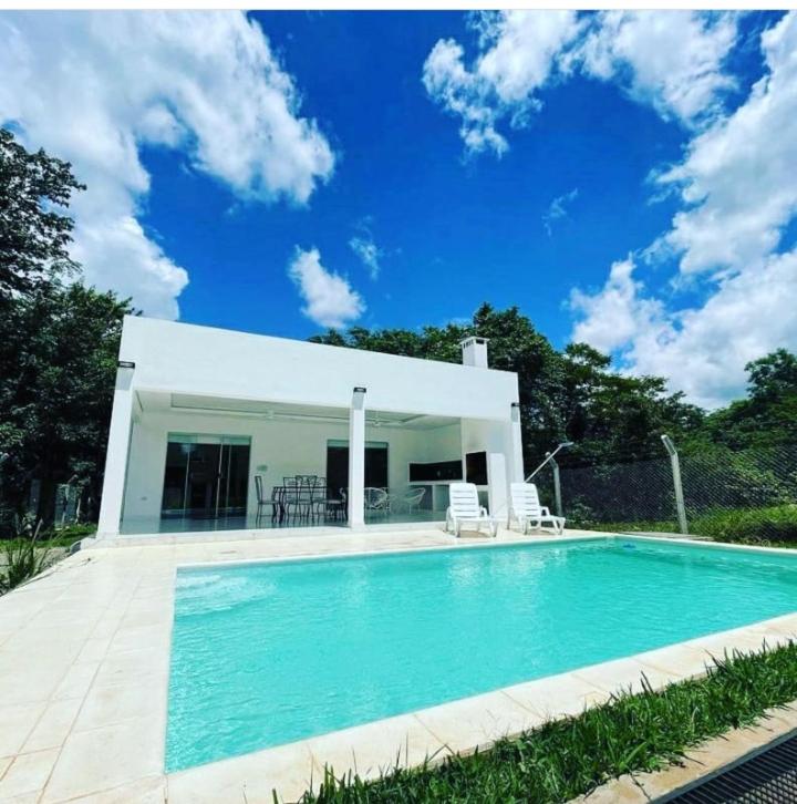 Bazén v ubytování Villa San Nicolás con piscina nebo v jeho okolí