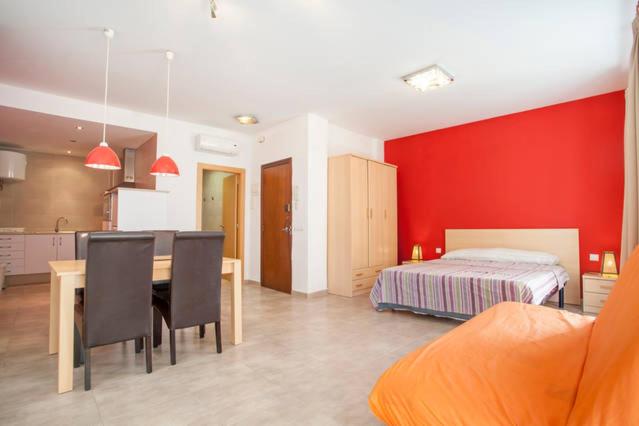 Posteľ alebo postele v izbe v ubytovaní LOFT IN 3th floor & TERRACE in 4th floor