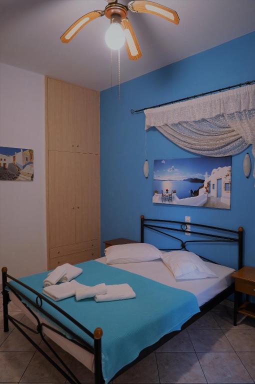 Postel nebo postele na pokoji v ubytování Drosia Studios - Λυμπερόπουλος