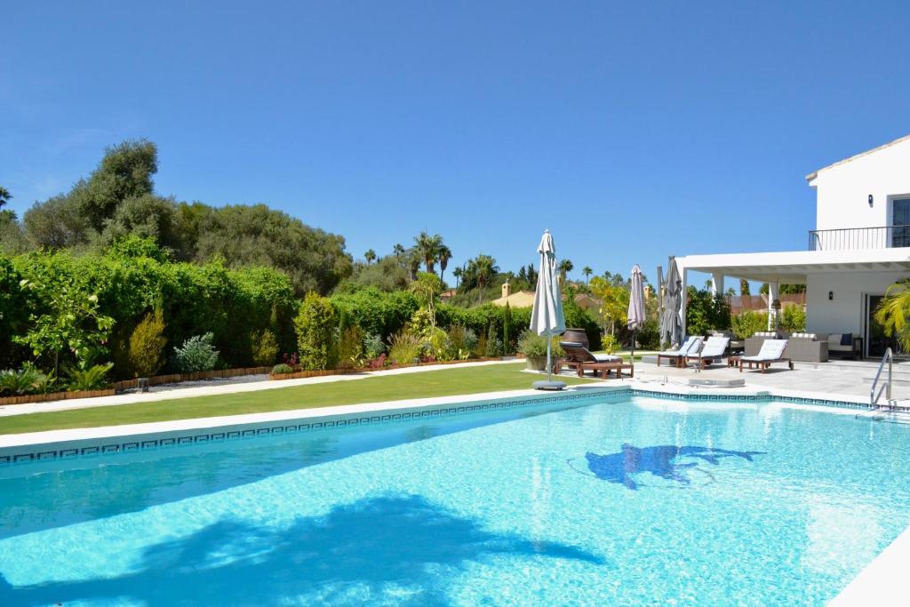 Sotogrande New Luxury Modern Villa with Huge Private Pool ...