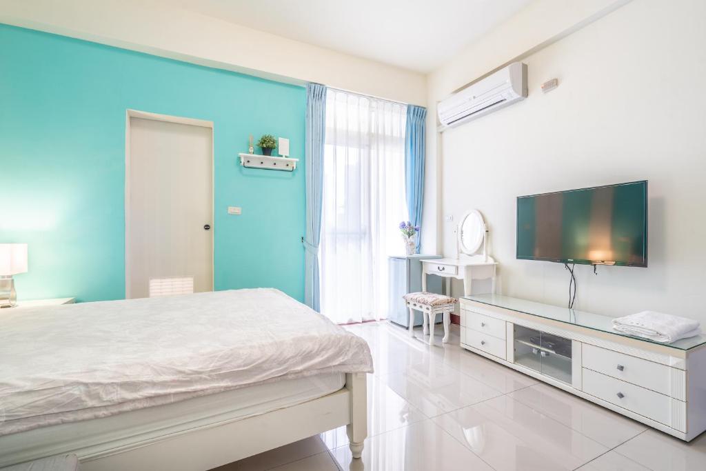 TV a/nebo společenská místnost v ubytování Happy Stay Inn