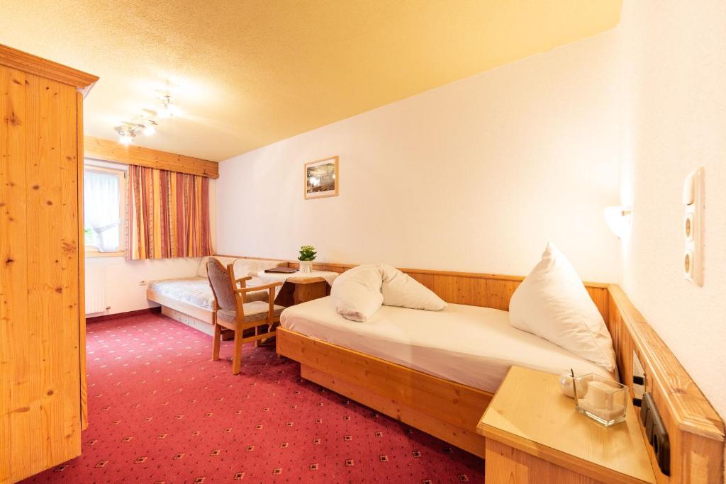 Posteľ alebo postele v izbe v ubytovaní Hotel Garni Tyola