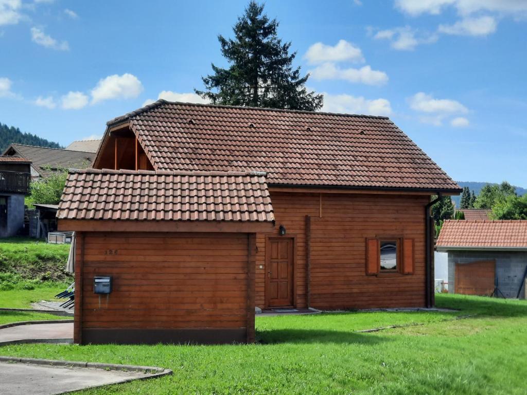 Budova, kde se chata nachází