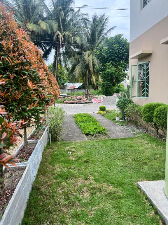 Beach Resorts walking distance to Town House - Twee Slaapkamers Huis
