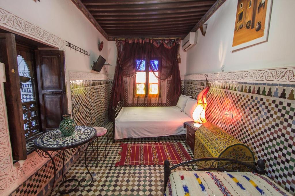 Postel nebo postele na pokoji v ubytování Dar Chourouk