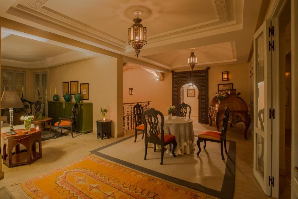 Posezení v ubytování Le Riad Villa Blanche